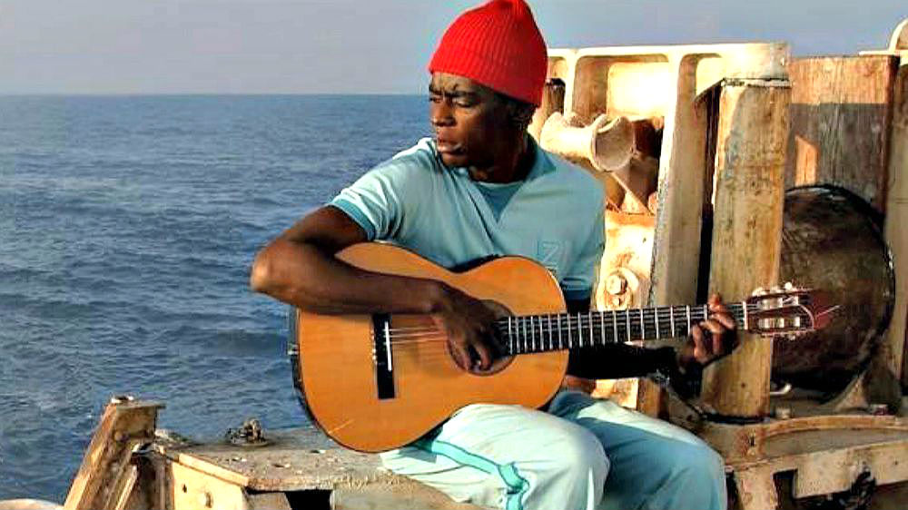 Seu Jorge em cena de "A Vida Marinha com Steve Zissou” (2004)(Divulgação)