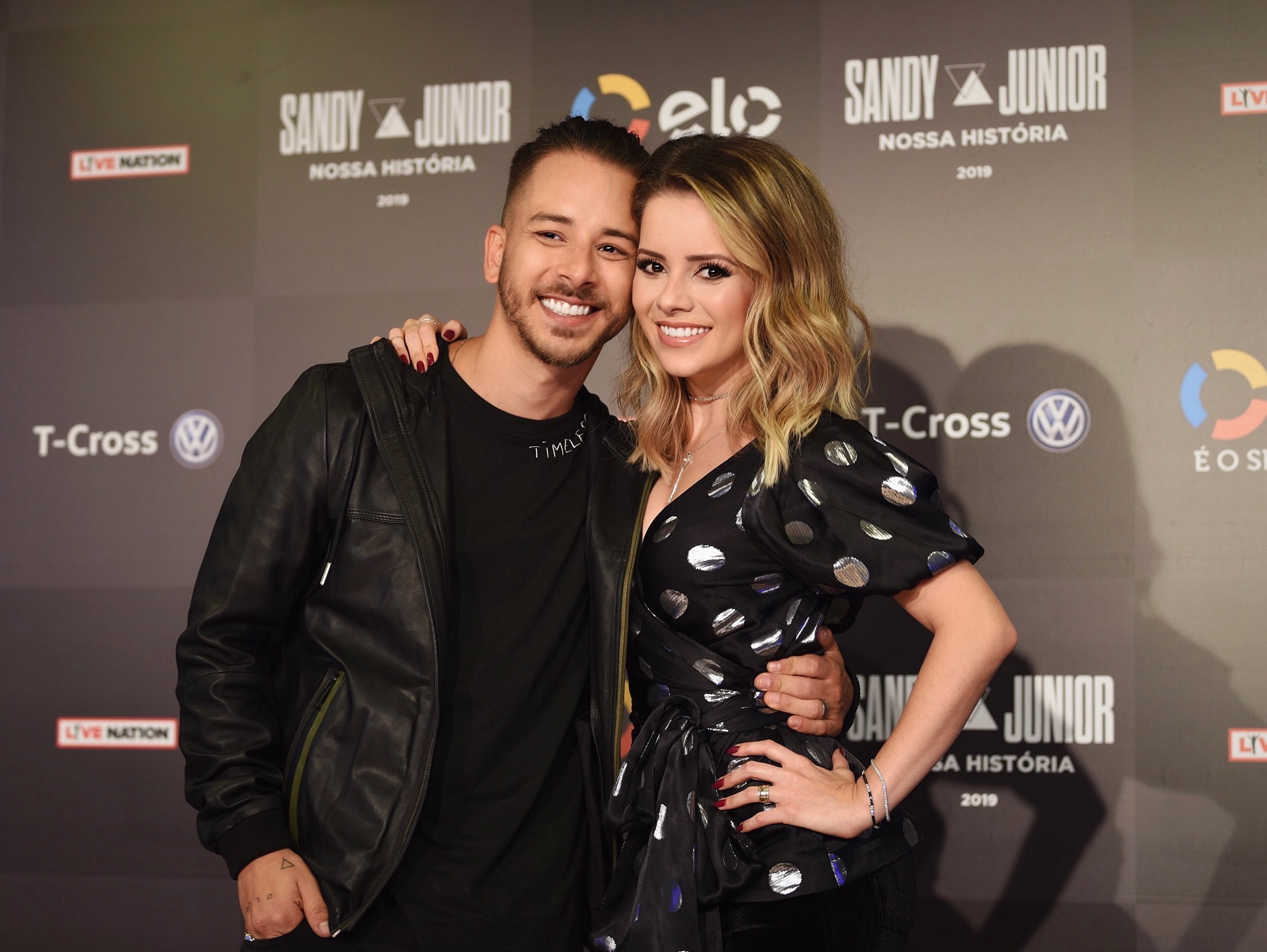 Sandy e Junior durante entrevista coletiva em São Paulo (César Fonseca/Divulgação)