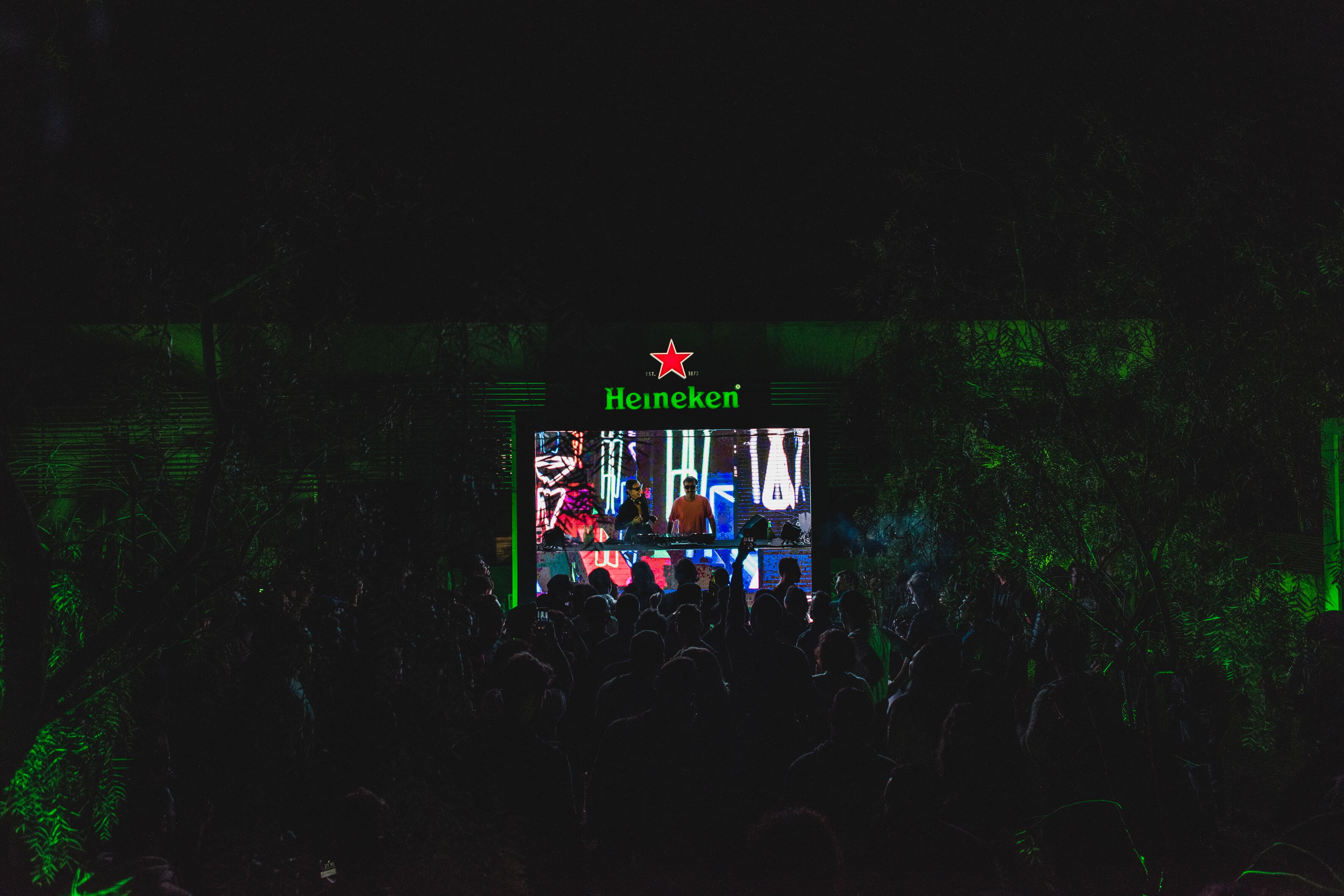 Palco Heineken reúne apresentações com música e projeções no telão (Henrique Thoms/Divulgação)