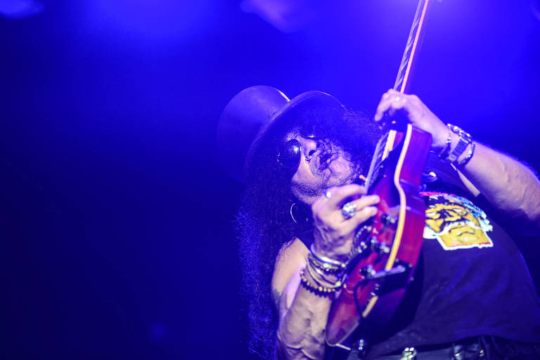 Slash em show da turnê Living the Dream em Florianópolis (Eduardo Valente - 22.mai.2019/AFP)