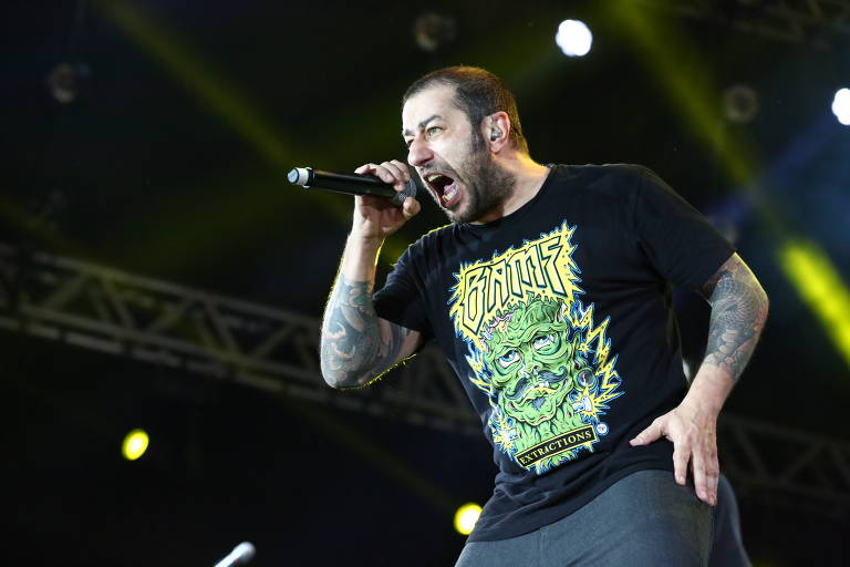 Badauí, vocalista do CPM 22, em show do João Rock 2019, em Ribeirão Preto (SP) (Denilson Santos - 15.jun.2019/Divulgação)